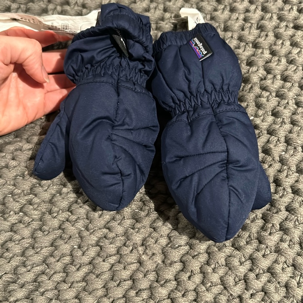 Patagonia Kids Navy Blue Insulated Mittens